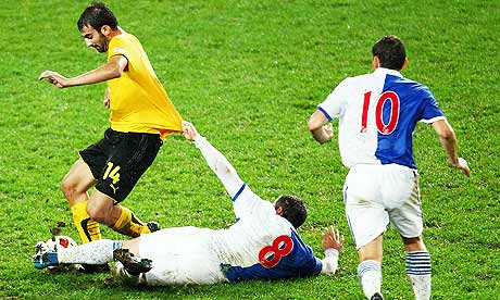 David Dunn of Blackburn Rovers hangs on for dear life 