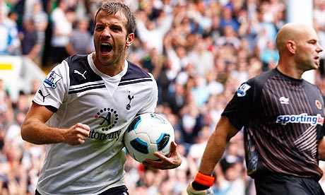 Rafael van der Vaart celebrates