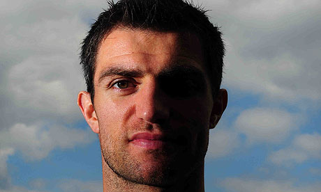 http://static.guim.co.uk/sys-images/Football/Pix/pictures/2010/9/5/1283698223301/Aaron-Hughes-006.jpg