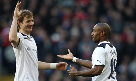 Defoe celebrates with Pavlyuchenko