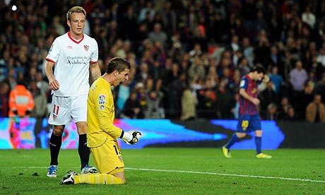 Javi Varas celebrates as Lionel Messi trudges off the pitch