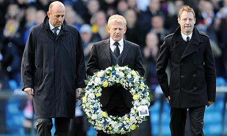 Gary McAllister, Gordon Strachan and David Batty lay a wreath in memory of Gary Speed