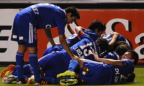 Universidad de Chile's players celebrate Eduardo Vargas's goal against Liga de Quito