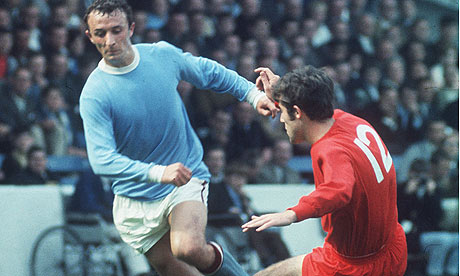 Mike Summerbee playing for Manchester City in 1968