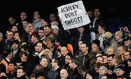 Manchester United fans tease Ashley Cole