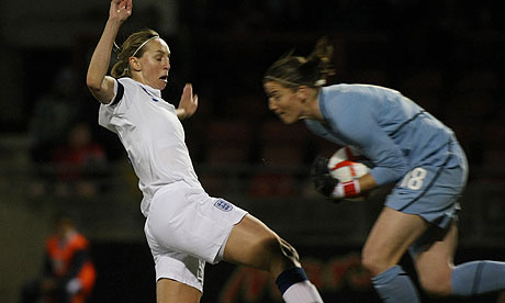USA's Nicole Barnhart saves from England's Faye White