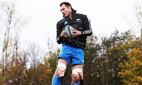 Ali Williams runs through drills 