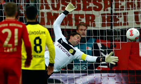 Roman Weidenfeller makes one of a host of saves against Bayern Munich
