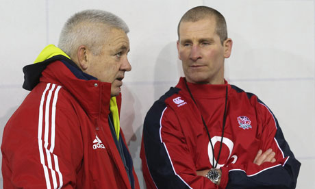 Stuart Lancaster, right, talks to Warren Gatland