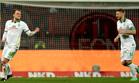 Philipp Bargfrede, left and Aaron Hunt 