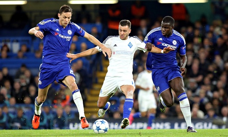 Chelsea's Nemanja Matic and Kurt Zouma close in on  Júnior Moraes of Dynamo Kyiv.