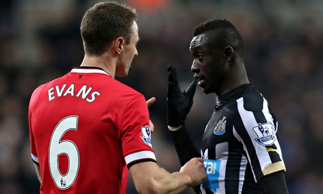 Manchester United's Jonny Evans clashes with Newcastle's Papiss Cissé