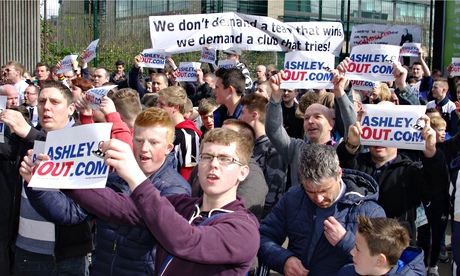 Newcastle United fans protesting