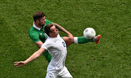 Daryl Murphy challenges for the ball with Phil Jones at Aviva Stadium