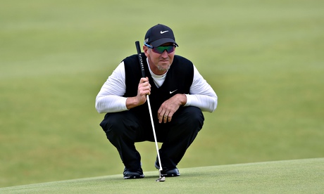 David Duval lines up a putt on his way to a third-round 67 at St Andrews, 20 years after making his 