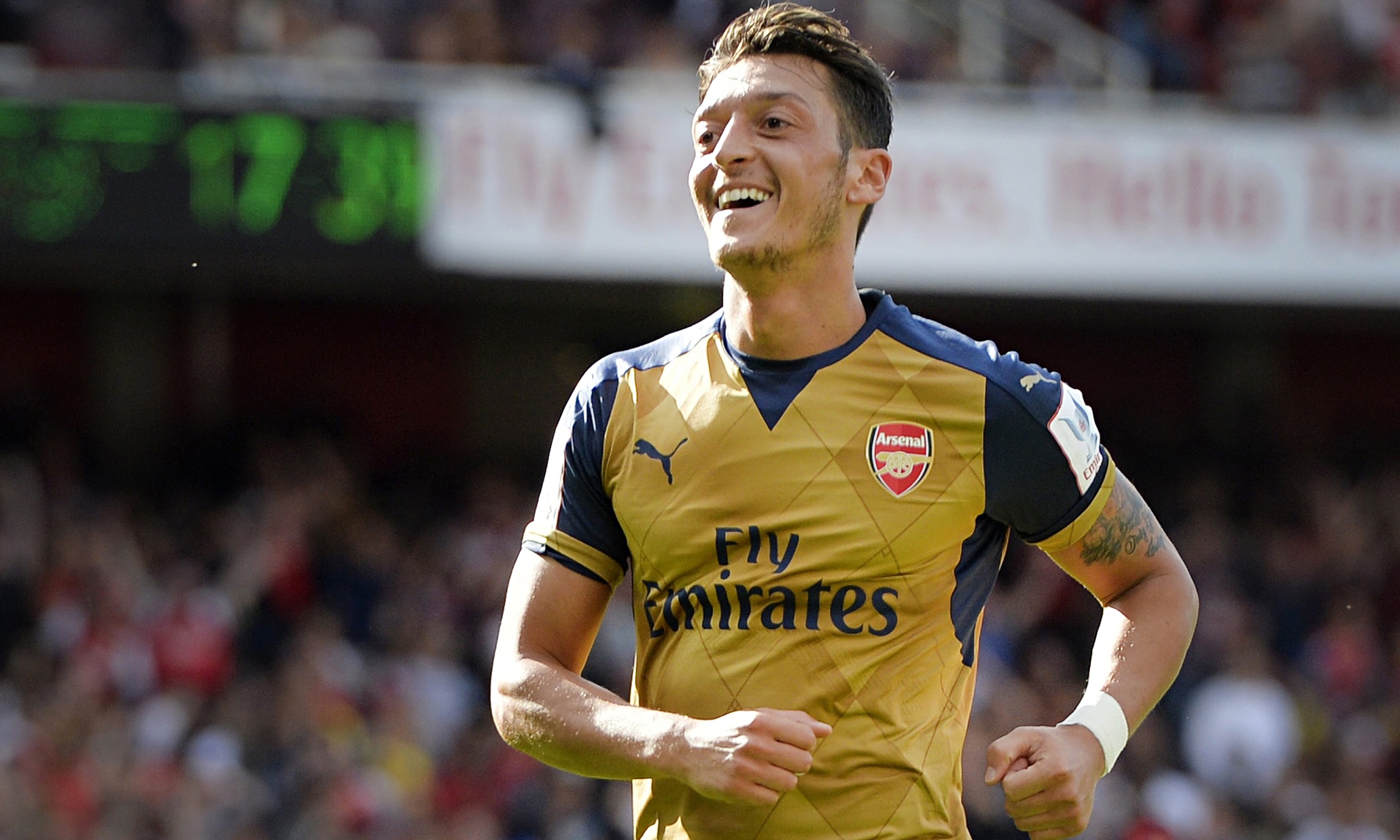 Mesut Özil becomes central to Arsène Wenger’s way of thinking at