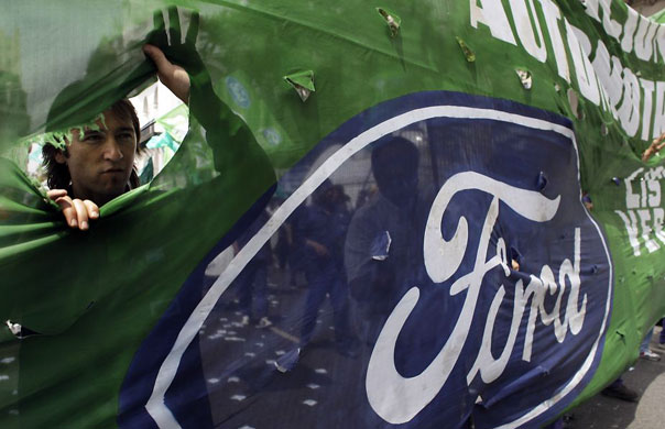 Gallery November 11 2008: Buenos Aires, Argentina: Workers march to protest plans to cut jobs