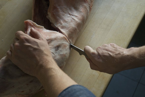 Gallery Butchering a lamb carcass: Slice through the side