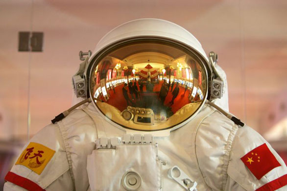 Gallery November 12 2008: Documentary Photography Exhibit On Manned Space Flight Kicks Off In Beijing