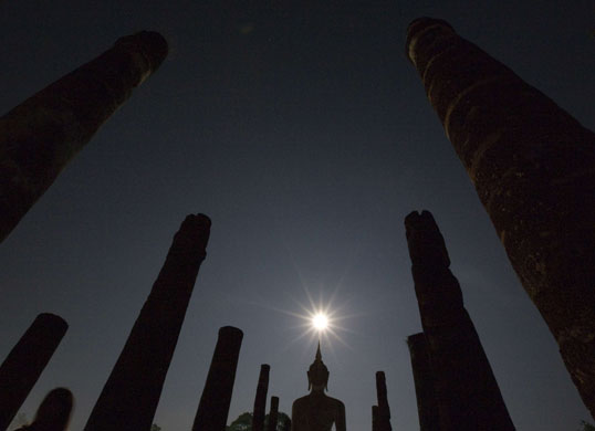Gallery November 13 2008: A Buddha statue in Wat Mahathat, Thailand