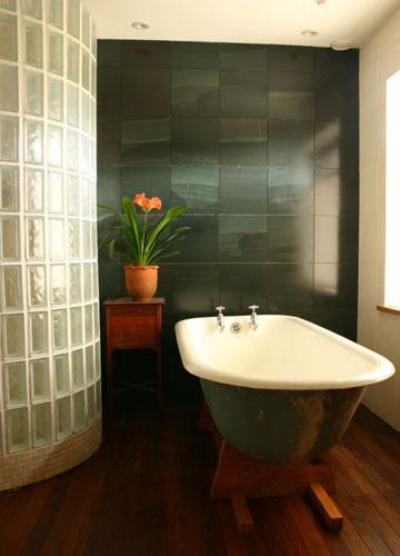 Gallery Tree House: Bath in the Tree House