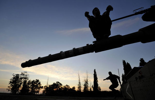 Gallery November 17 2008: Israeli soldier sits on barrel of tank near Kibbutz Kissufim