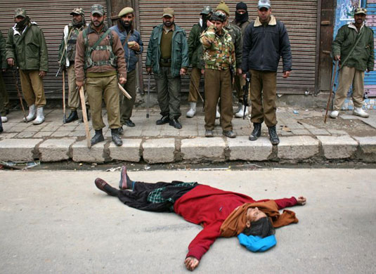 Gallery November 18 2008: Crowds Turned To Vote In Kashmir