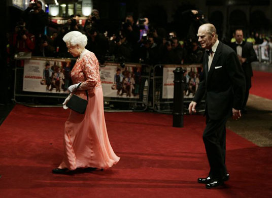 Gallery November 18 2008: Queen Elizabeth II arrives for a Royal Film Performance