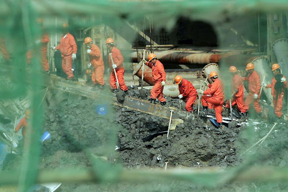 Gallery November 18 2008: A collapsed subway tunnel in China