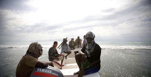 http://static.guim.co.uk/sys-images/Guardian/About/General/2008/11/18/1227027620975/Gallery-Somali-pirates-Pi-009.jpg