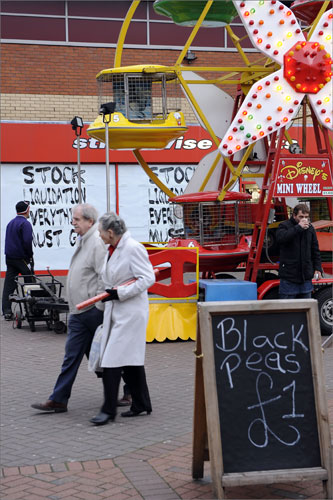 Gallery Leigh Journal : Shoppers in Leigh town centre