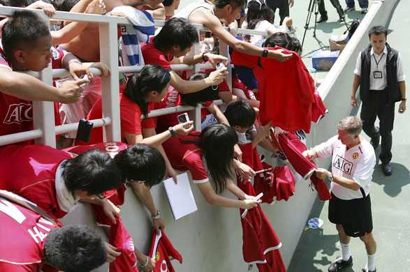 Gallery Great Scots: Alex Ferguson signing autographs after a training session in Macao