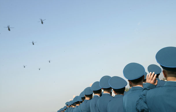 Gallery November 25 2008: Air force officers during the changing of the guard in Hong Kong
