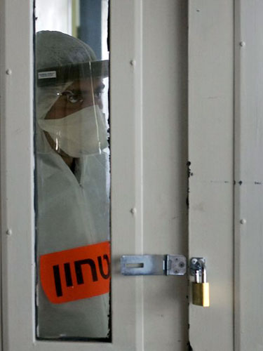 Gallery November 26 2008: Haifa, Israel: A medic in a drill simulating a biological terror attack