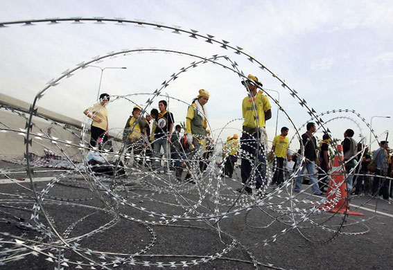 Gallery November 26 2008: Anti-government protesters during rally at Suvarnabhumi airport