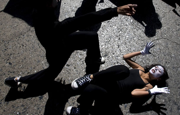 Gallery November 26 2008: Guatemala City, Guatemala: Activists perform a sketch about violence