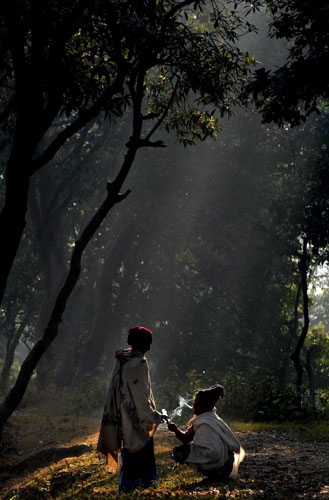 Gallery November 26 2008: Kathmandu, Nepal: Devotees smoke during a short break as they sow Satabij