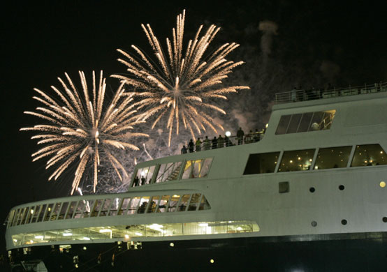 Gallery Queen Elizabeth 2: Passengers of the liner Queen Elizabeth 2 watch the firework