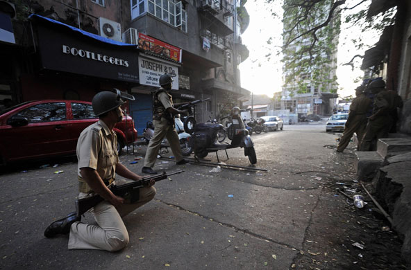 Gallery Mumbai aftermath: Indian policemen take position at Nariman House