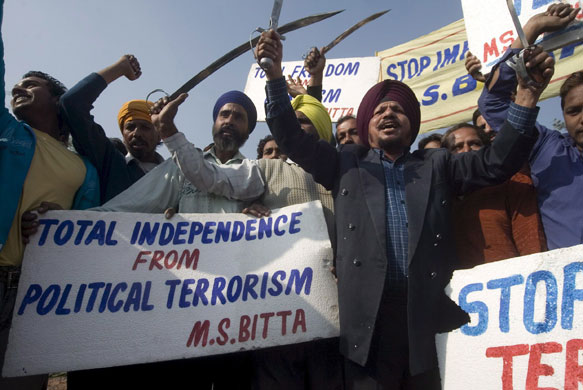 Gallery Mumbai aftermath: Activists of All India Anti Terrorist Front protest against terrorism