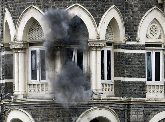 Gallery mumbai update: Smoke billows from a room in Taj Hotel 