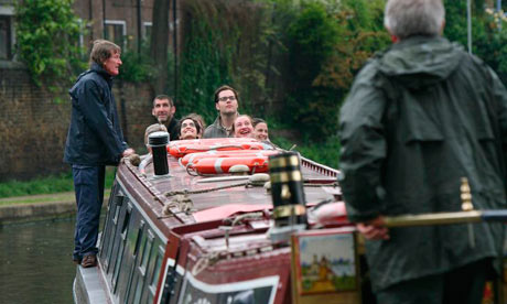 A local ecology lesson for GNM staff aboard a barge on Regents canal