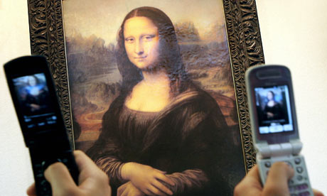 A copy of the Mona Lisa photographed on mobile phones Photograph: KAZUHIRO 