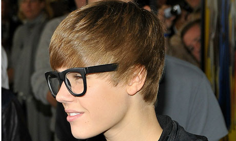 justin bieber haircut 2010. Justin Bieber . . . artfully