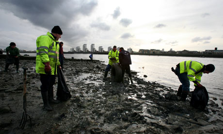 A volunteering event to clean the river Thames