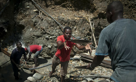 A shared mine in the community of Angostura in Tado, Choco department, Colombia