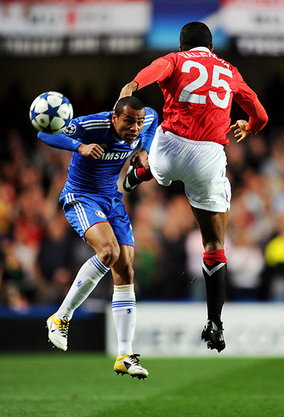 Chelsea v Man Utd: Ashley Cole and Antonio Valencia tussle for the ball