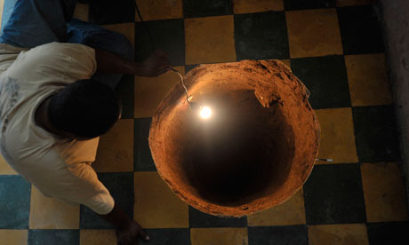 Huge Sinkholes on Guatemalan Woman Finds Huge Sinkhole Under Bed