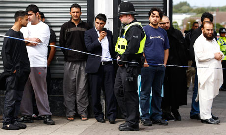 riots birmingham winson police men officer england green four look aftermath wednesday august manchester guarding killed scene three were where