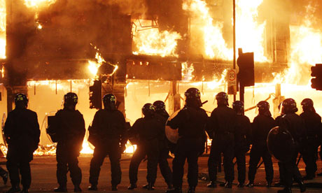 Riot-police-near-burning--007.jpg